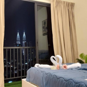 KLCC View with balcony Chambers Suites KL